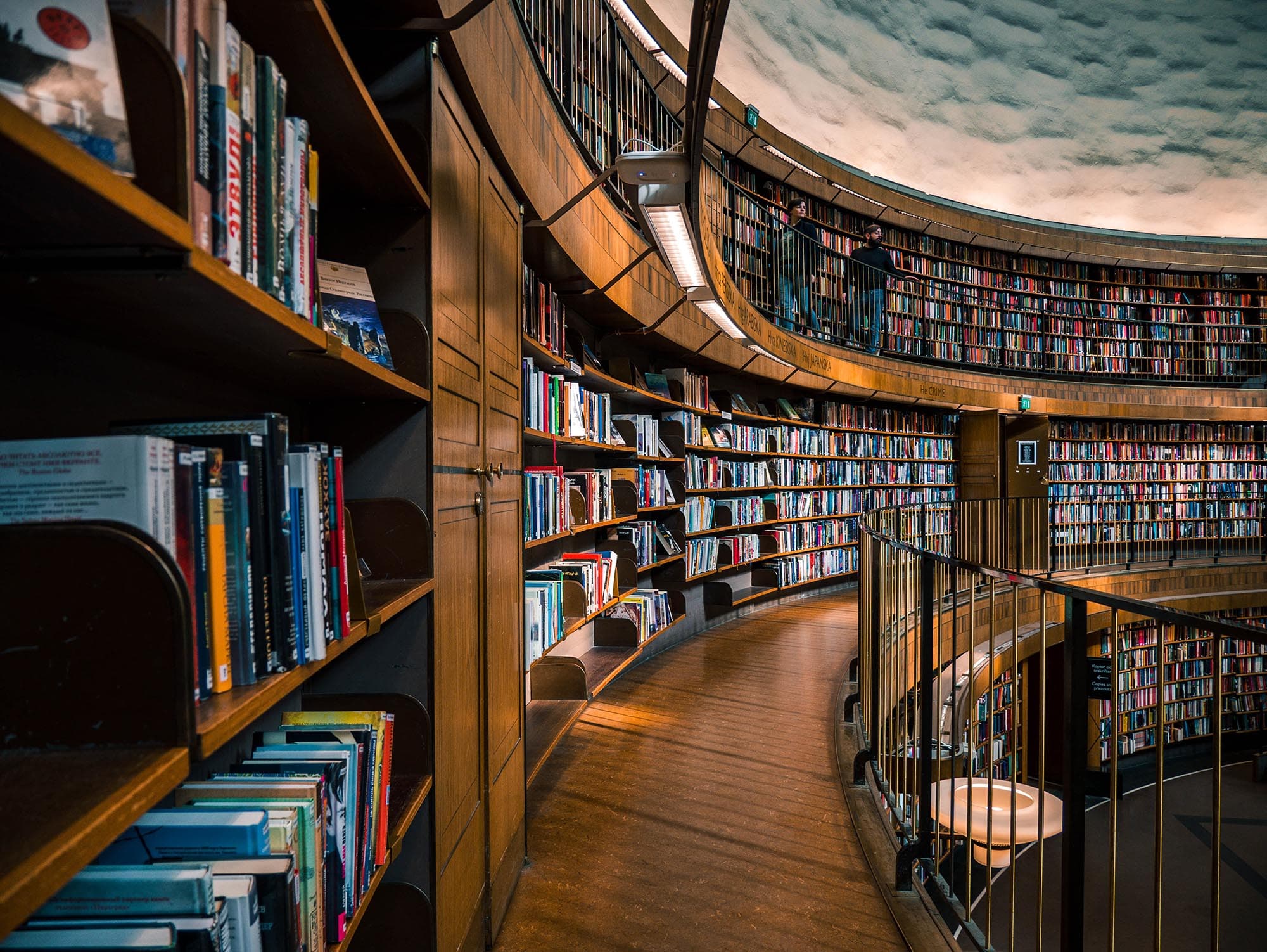 An image with book shelves